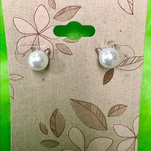 Earrings “Cat Pearls” NWT.